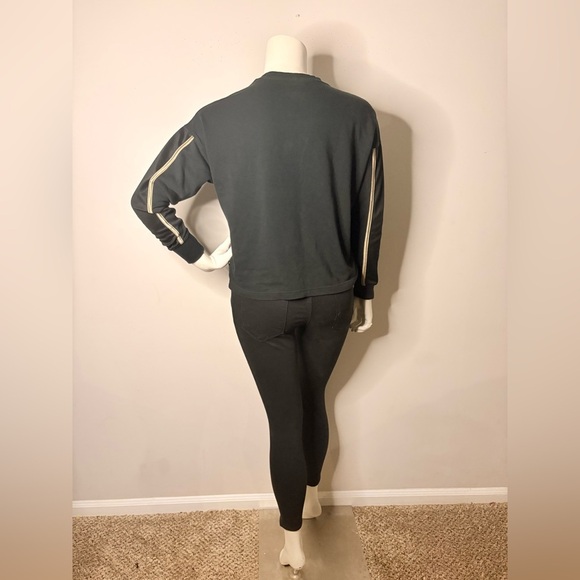 Converse Black Crewneck Sweater with Iconic Logo - Picture 10 of 10